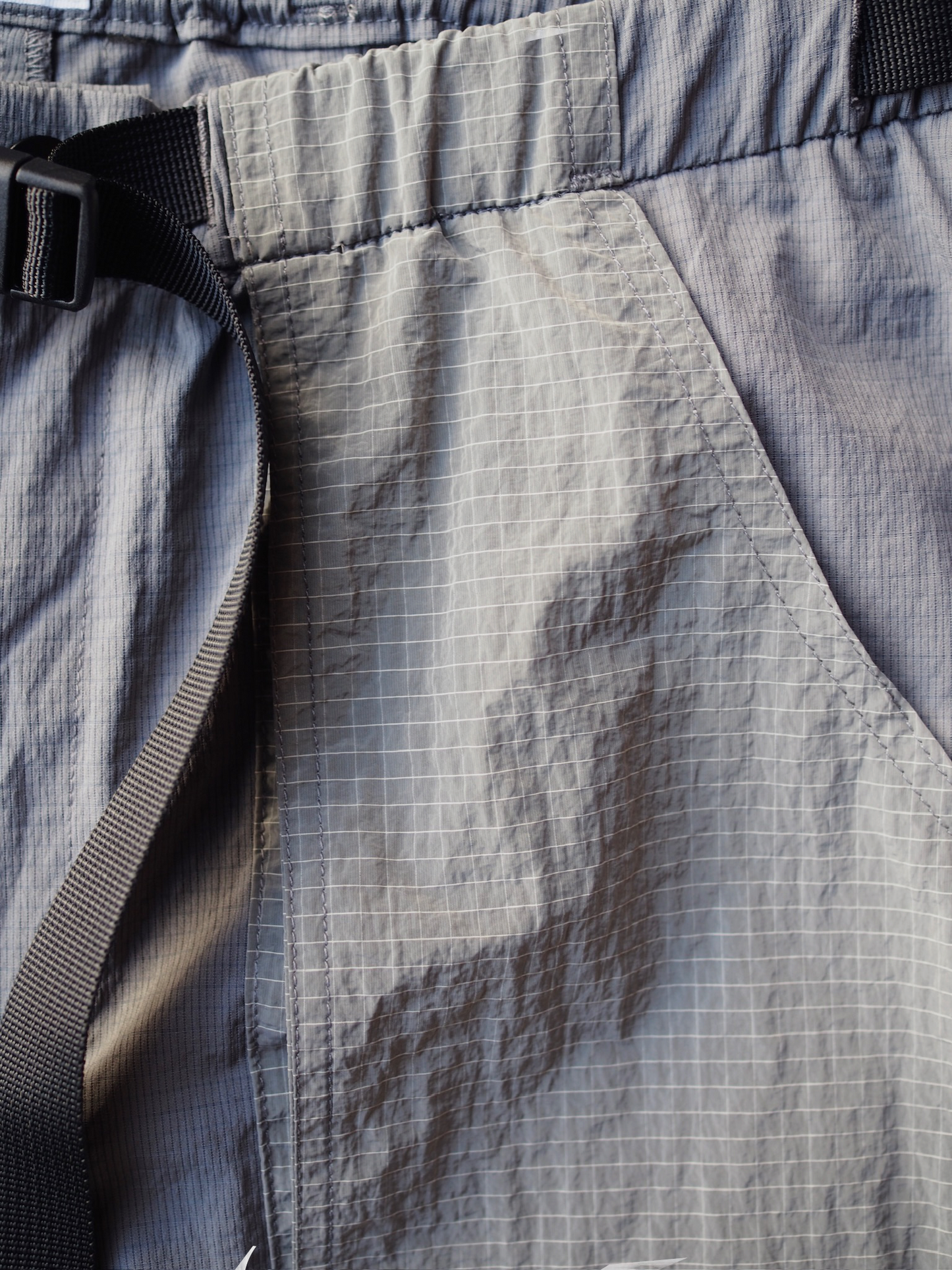 doorman store / Nylon Mesh Convertible Pants (Grey)