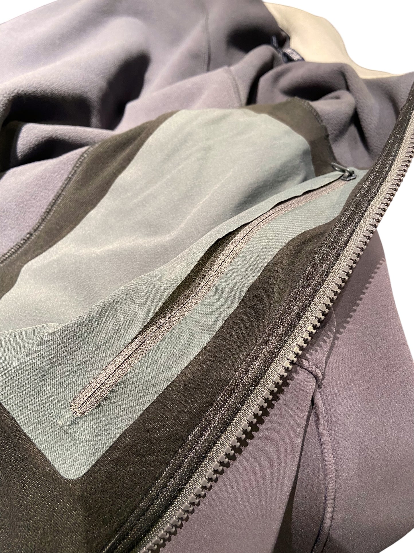 ARC'TERYX / LEAF "BRAVO"