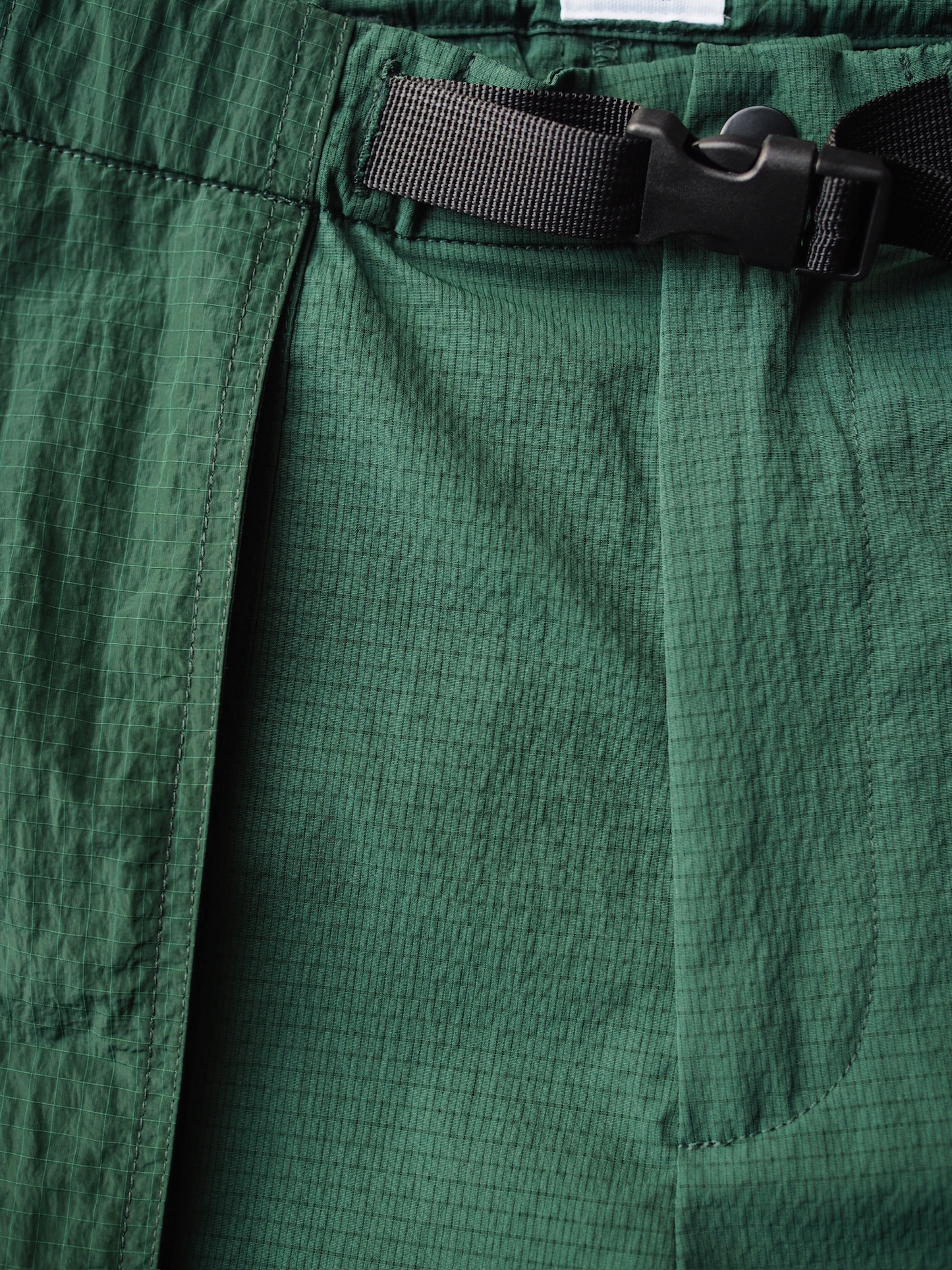 doorman store / Nylon Mesh Convertible Pants (Green)