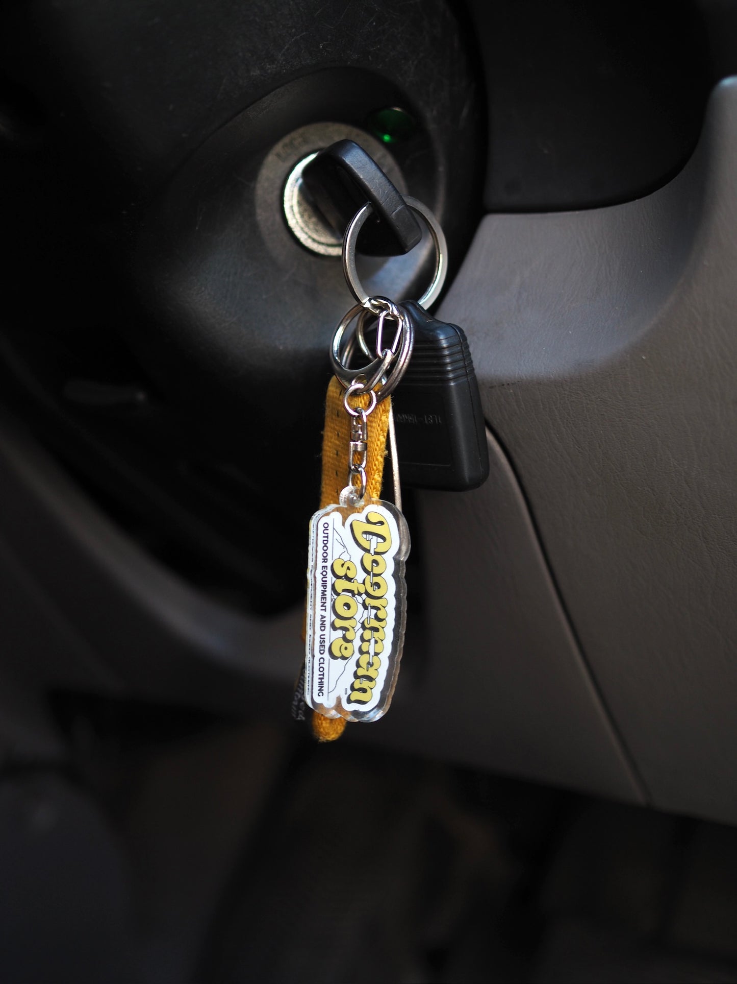 doorman store / Yellow Logo Acryl Keyholder